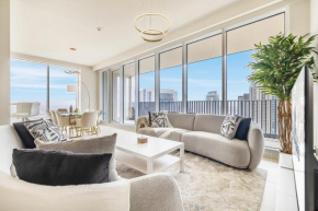 Modern Home on 33rd Floor in Dubai Creek